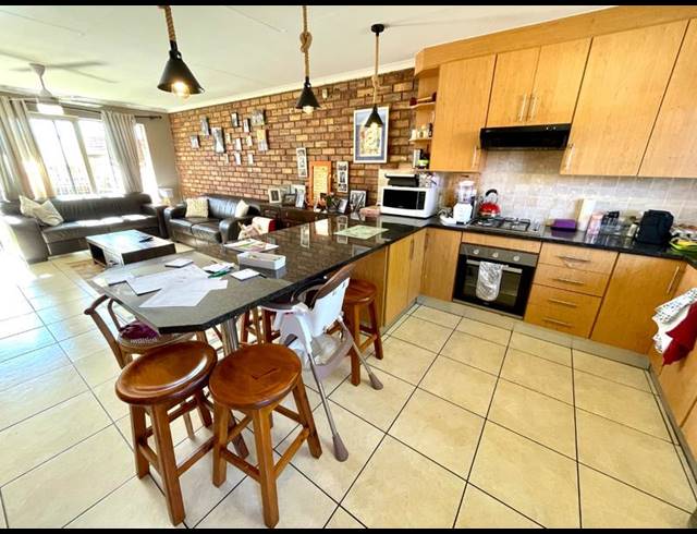 3 BEDROOM TOWNHOUSE FOR SALE IN NOORDHEUWEL
